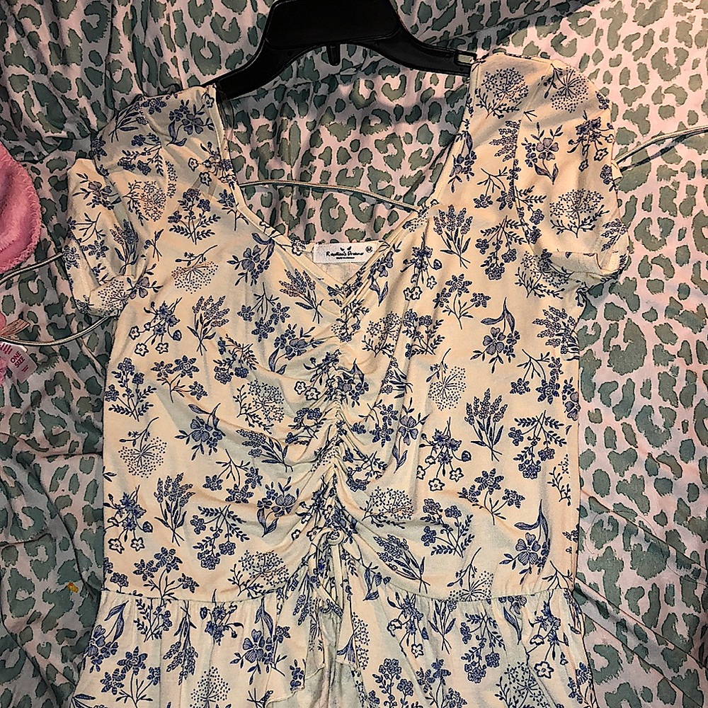 Medium flower blouse